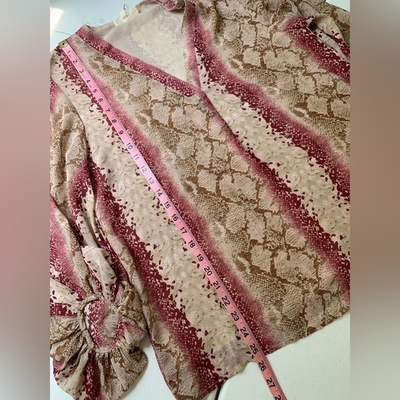 ENTRO Pink Snake Reptile Print V-Neck Blouse Top - Picture 10 of 12